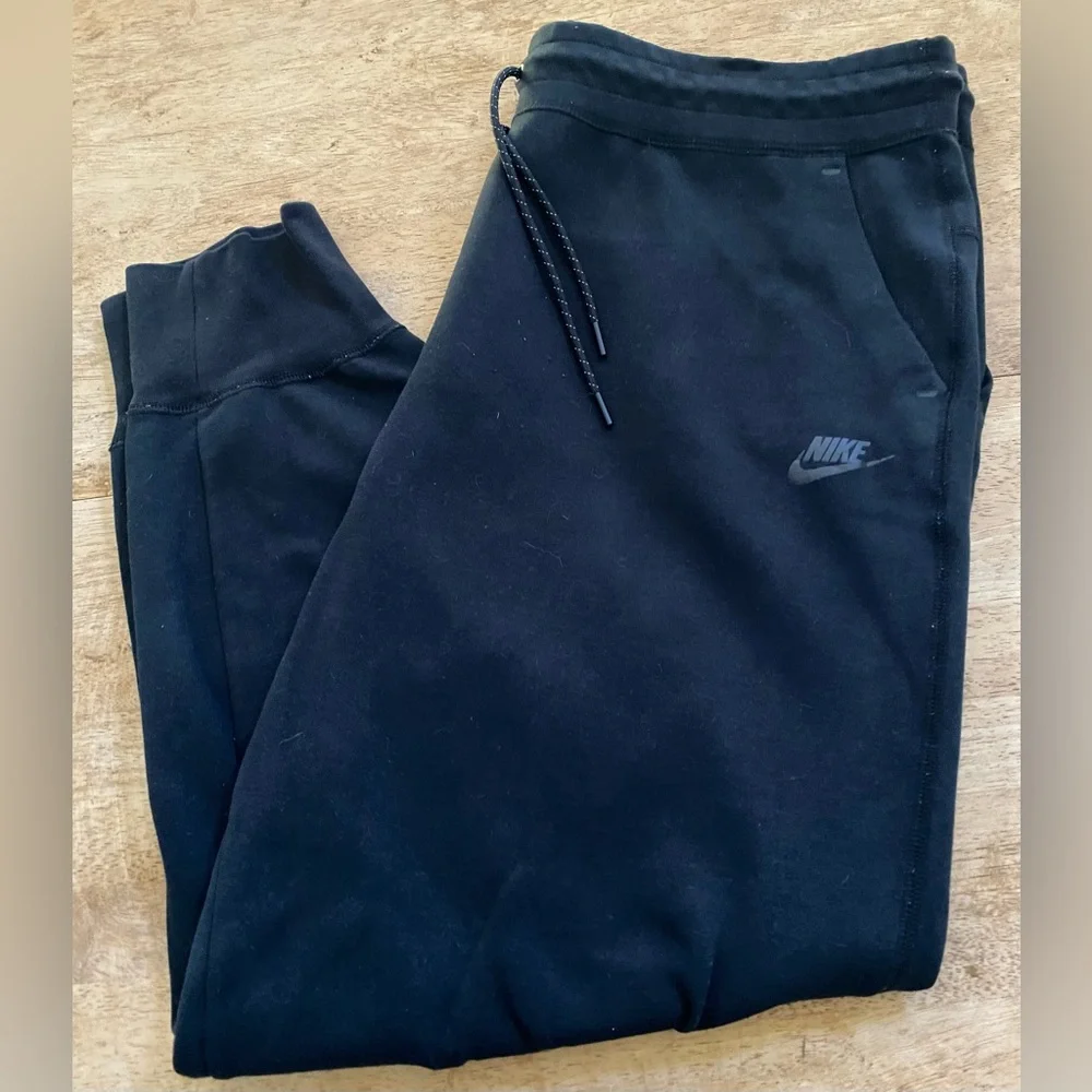Nike Sportswear Women’s Sz XXL‎ Black Tech Fleece Joggers